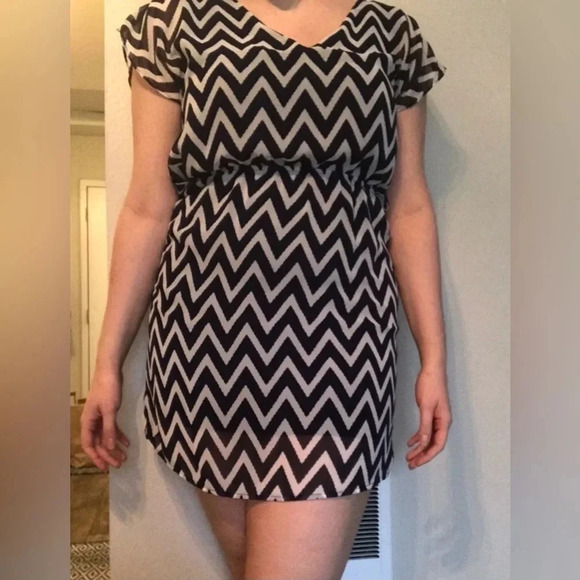 Buttons Brand Chevron Print Dress Size Medium - Picture 2 of 5